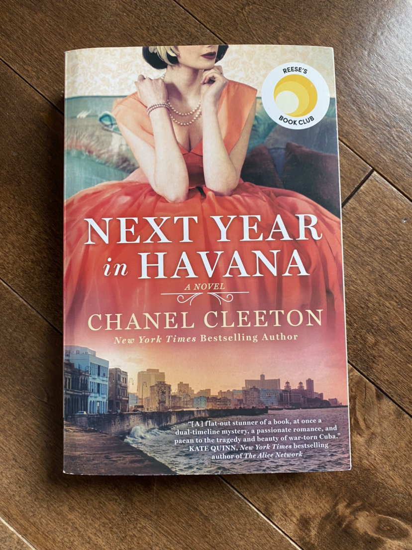 Assortment of popular books (e.g. Gone Girl, Station Eleven) image indicator(6)