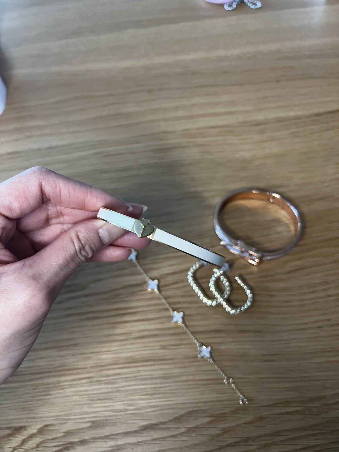 Costume jewelry image indicator(2)