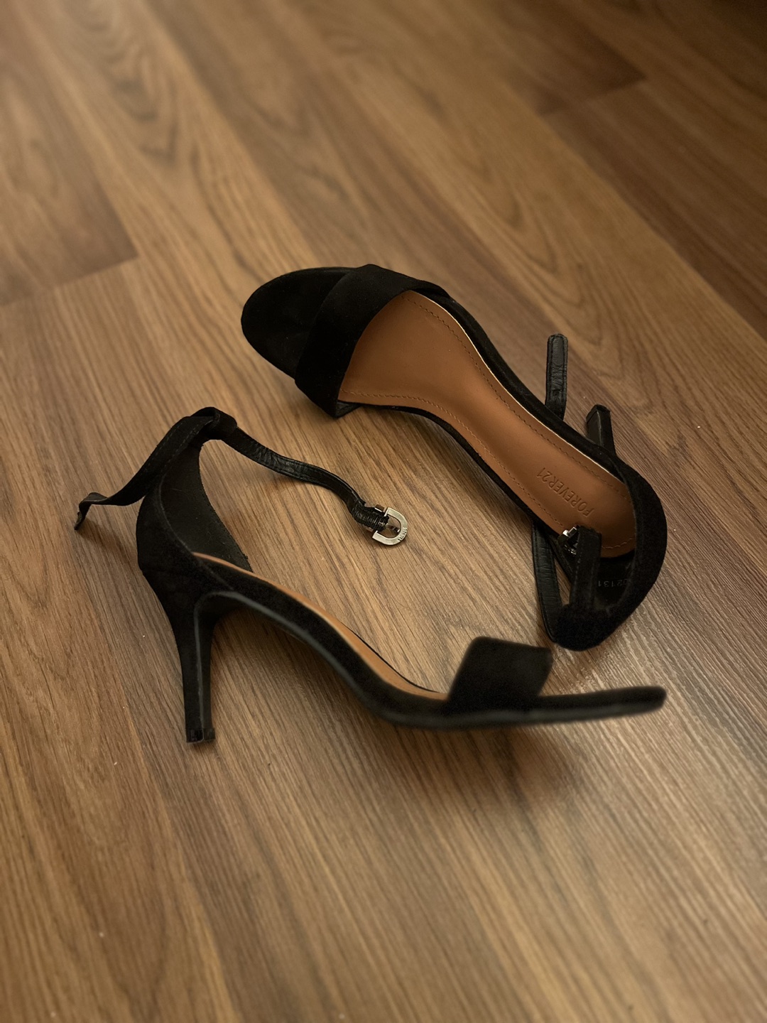 Strappy black heeled sandals - photo 4