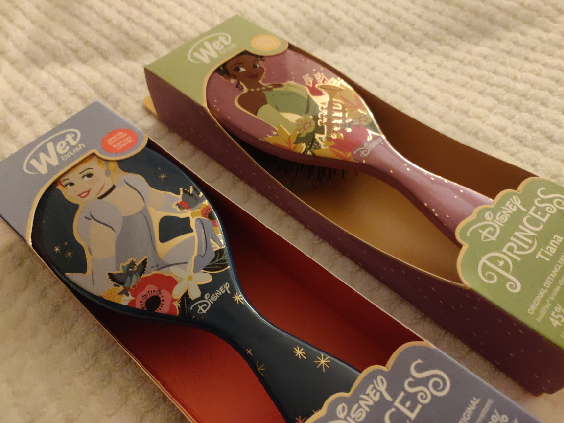 Wet Brush Original Detangler Brush Disney each image indicator(2)