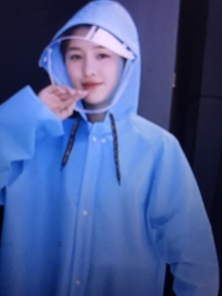Raincoat with face shield - photo 2