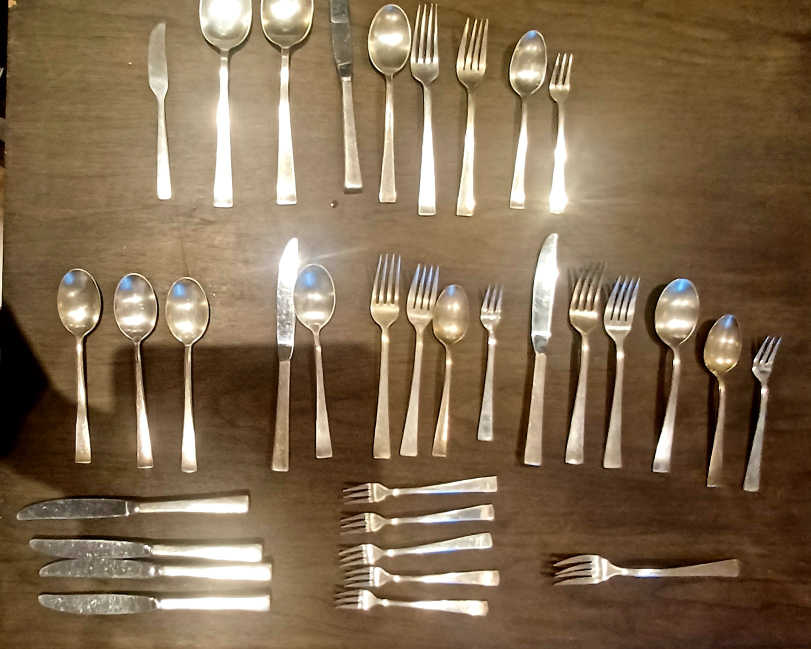 Silver-plated flatware thumbnail