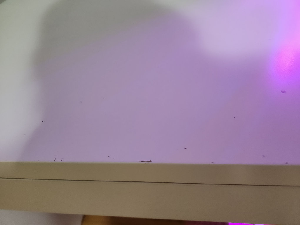 Small white IKEA MICKE desk - photo 4