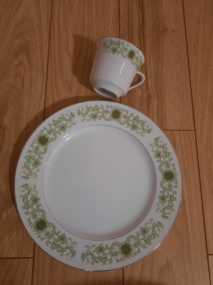 one cup and one  plate thumbnail