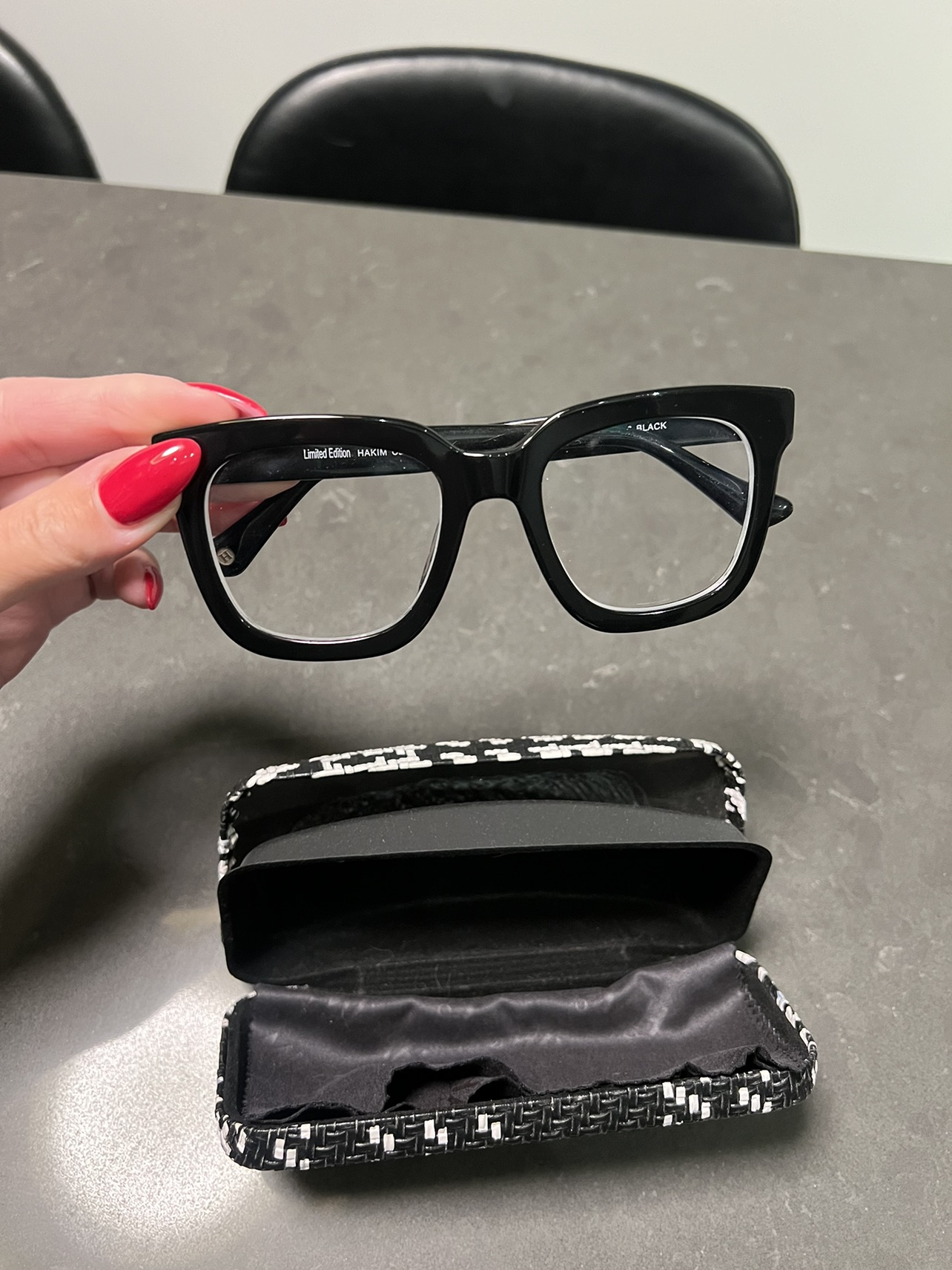 HAKIM OPTICAL prescription glasses image indicator(2)