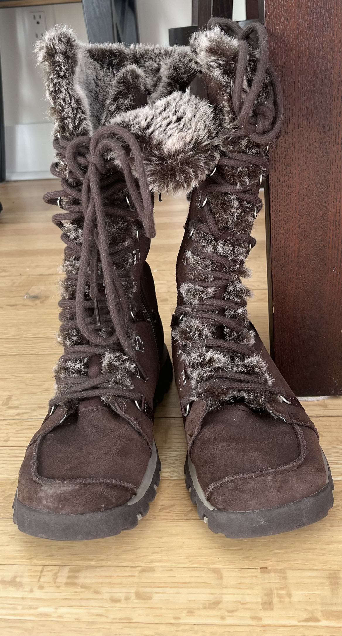 Women’s Skechers boots size 37(7) pickup in Tuxedo - photo 2