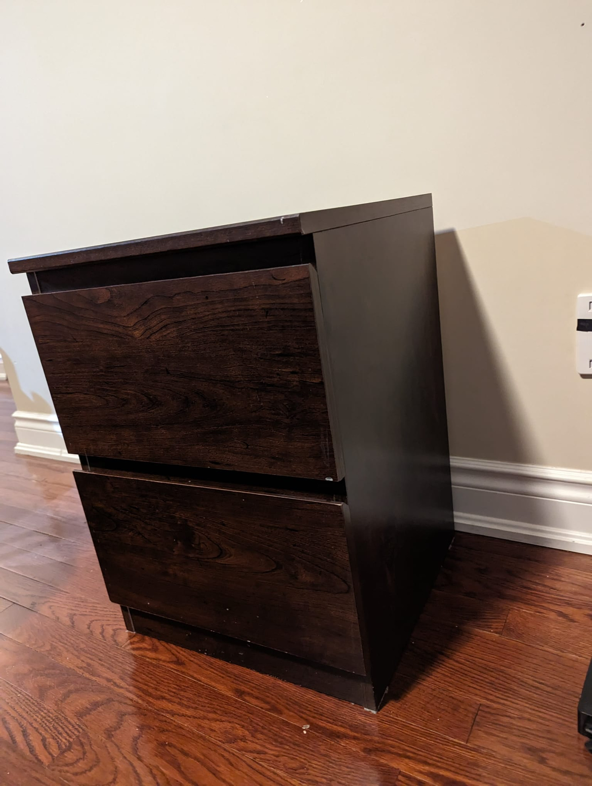 2 Nightstands thumbnail