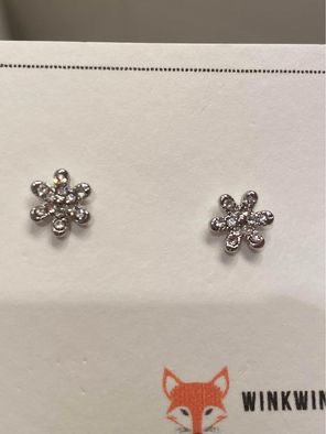 Brand New Cute sparkly earring studs image indicator(3)