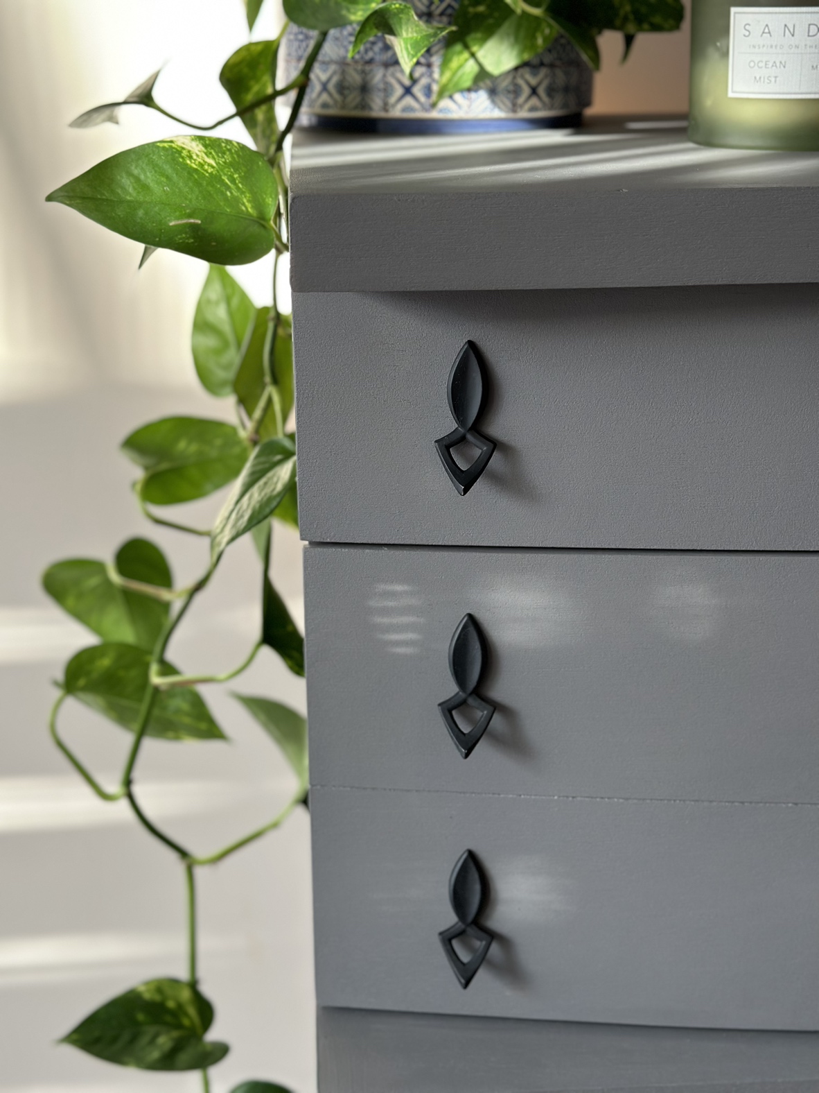 Wavy Bassett Furniture Tallboy Dresser image indicator(5)