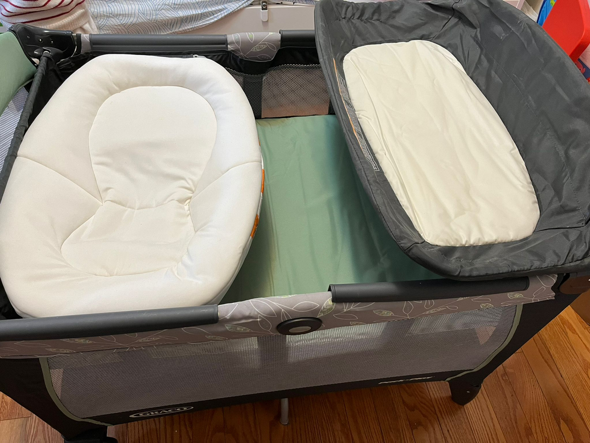 Bassinet/ playpen/ playard like new - photo 5