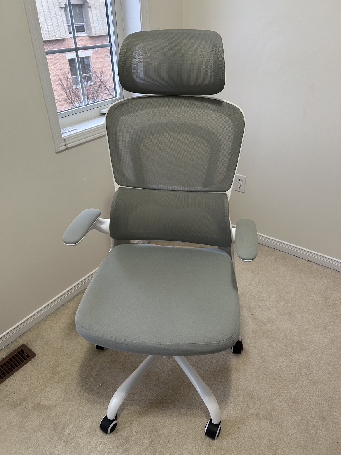 Comfortable office chair in excellent condition thumbnail