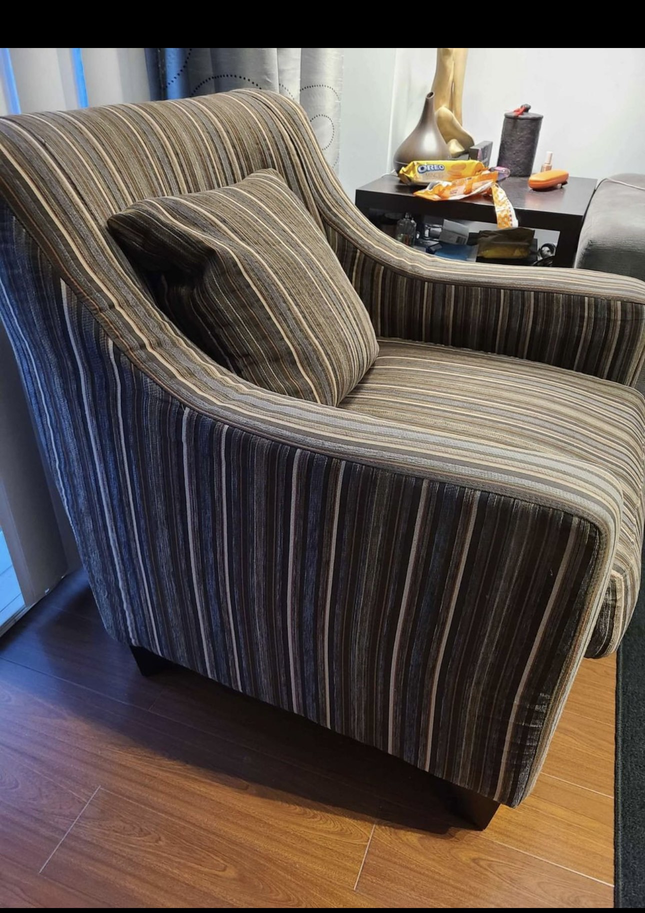 Single seat sofa (comes with velvet cover and cushion cover) - photo 2