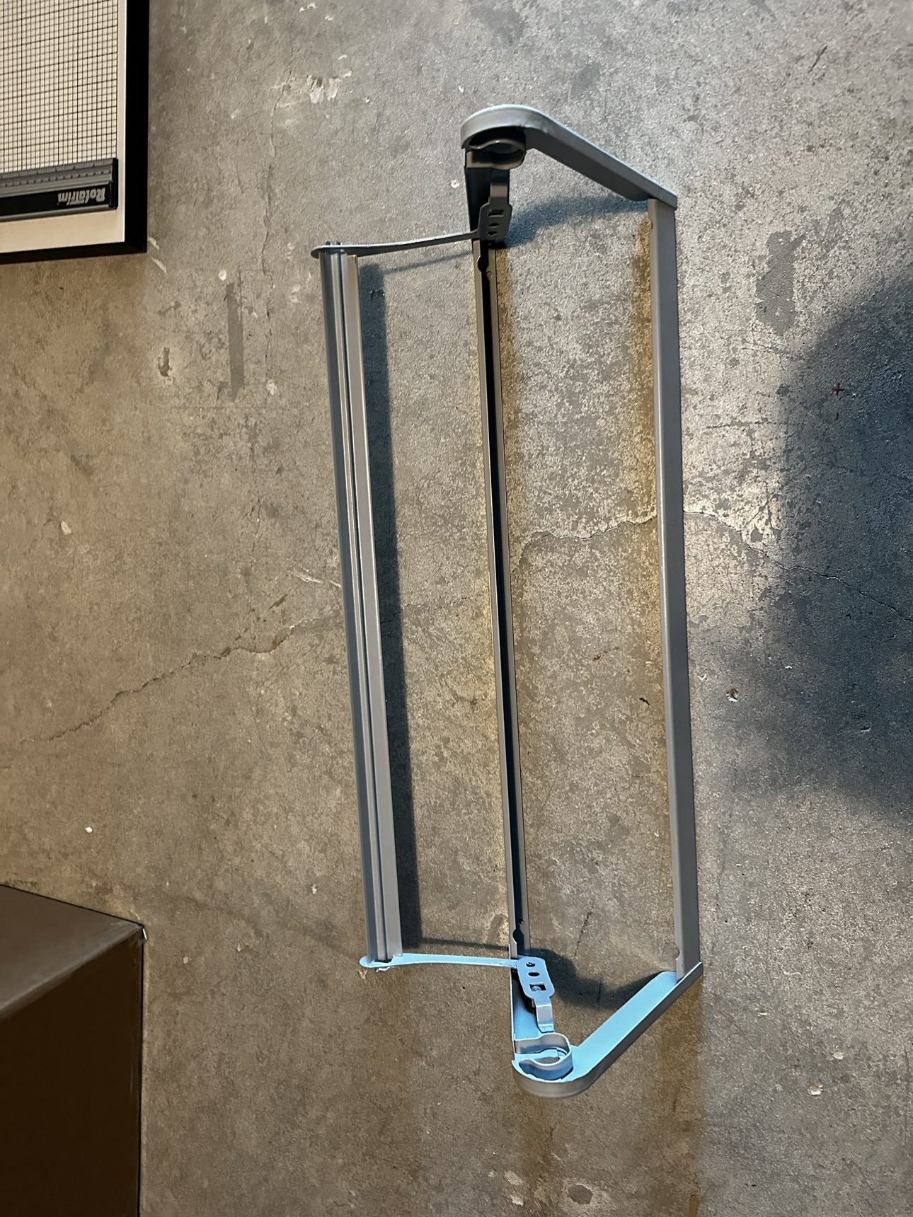 Wrapping paper holder thumbnail