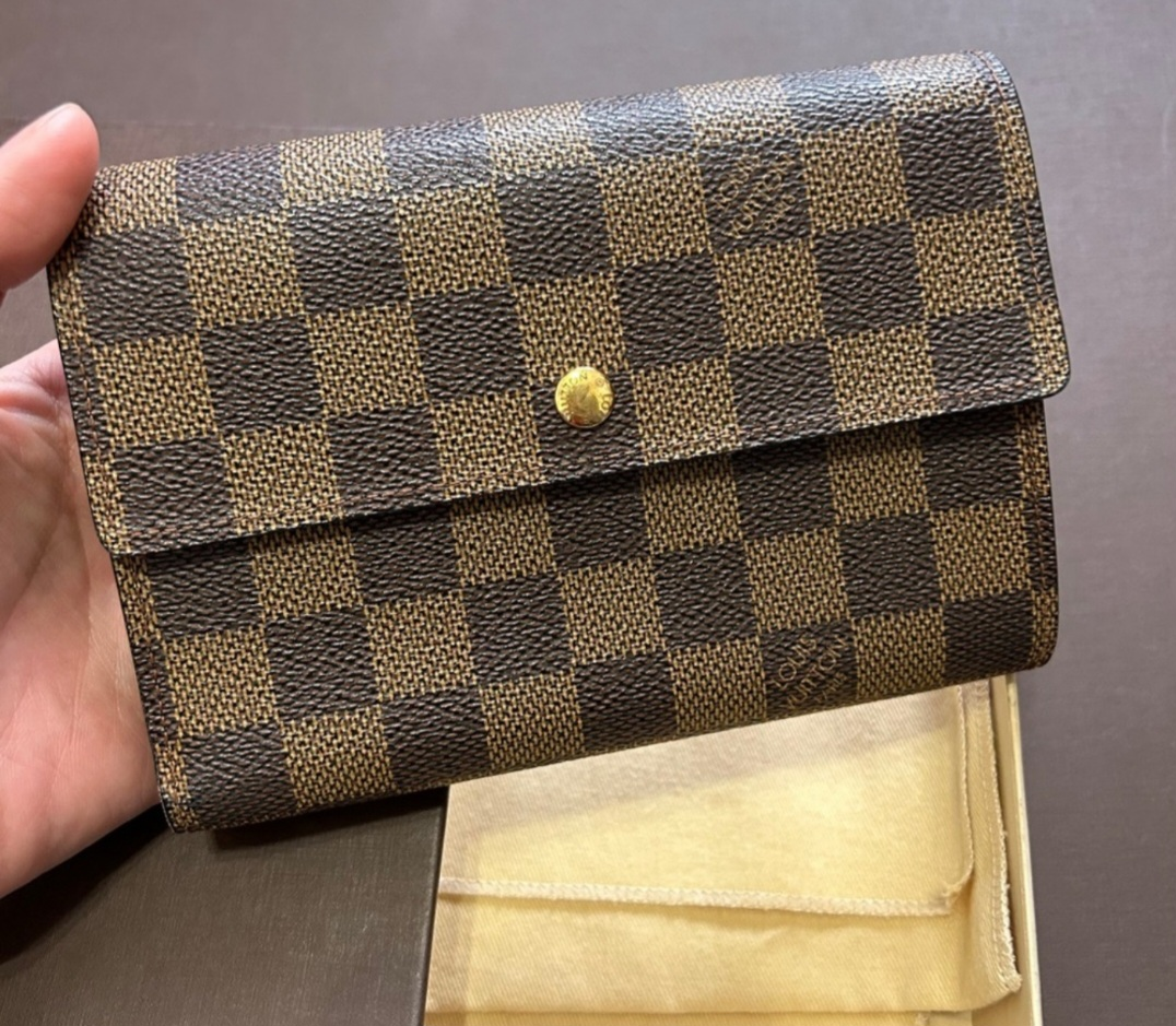 Authentic Louis Vuitton Monogram Alexandra Wallet thumbnail