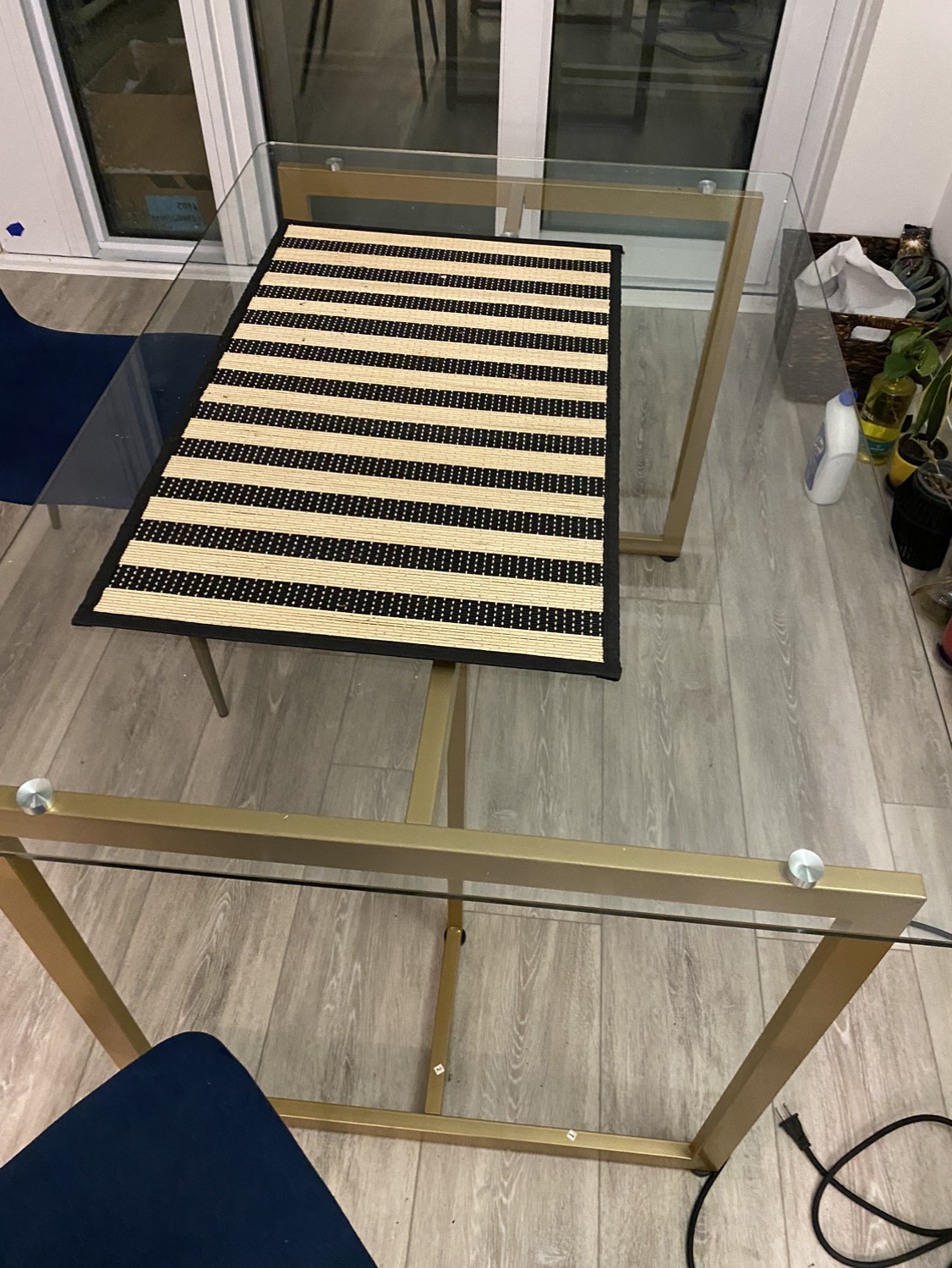 Almost new Dining table with 4 chairs - photo 3