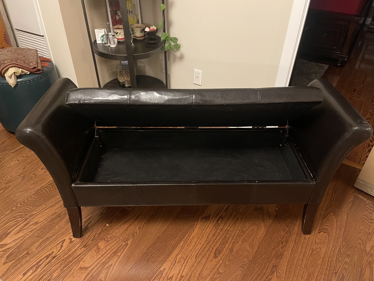 Leather seater with storage. Top condition - photo 2