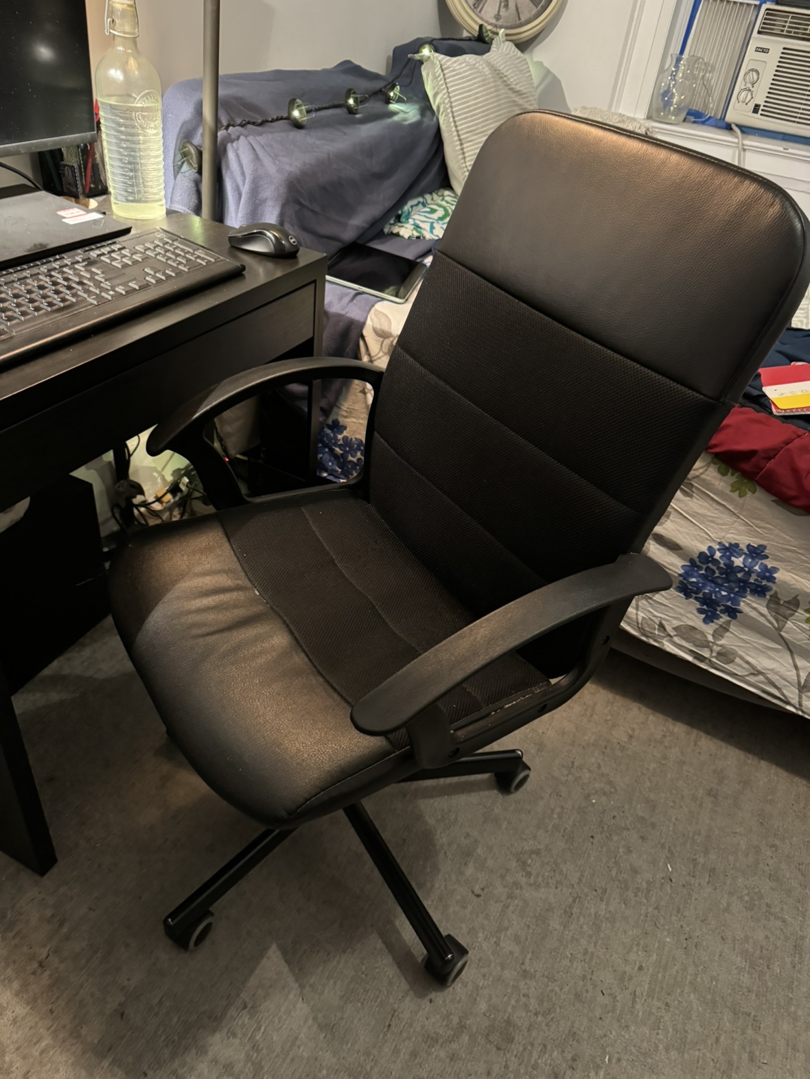 Office desk and chair - photo 3