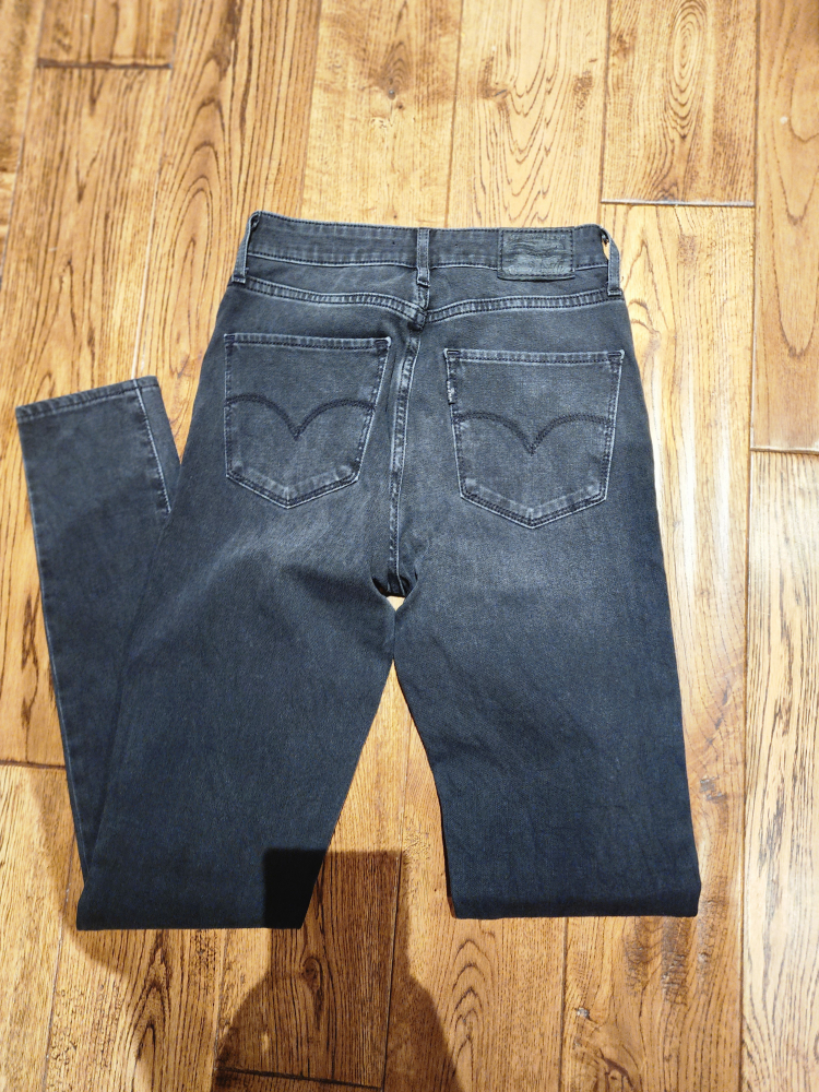 Levis High Rise Skinny image indicator(2)