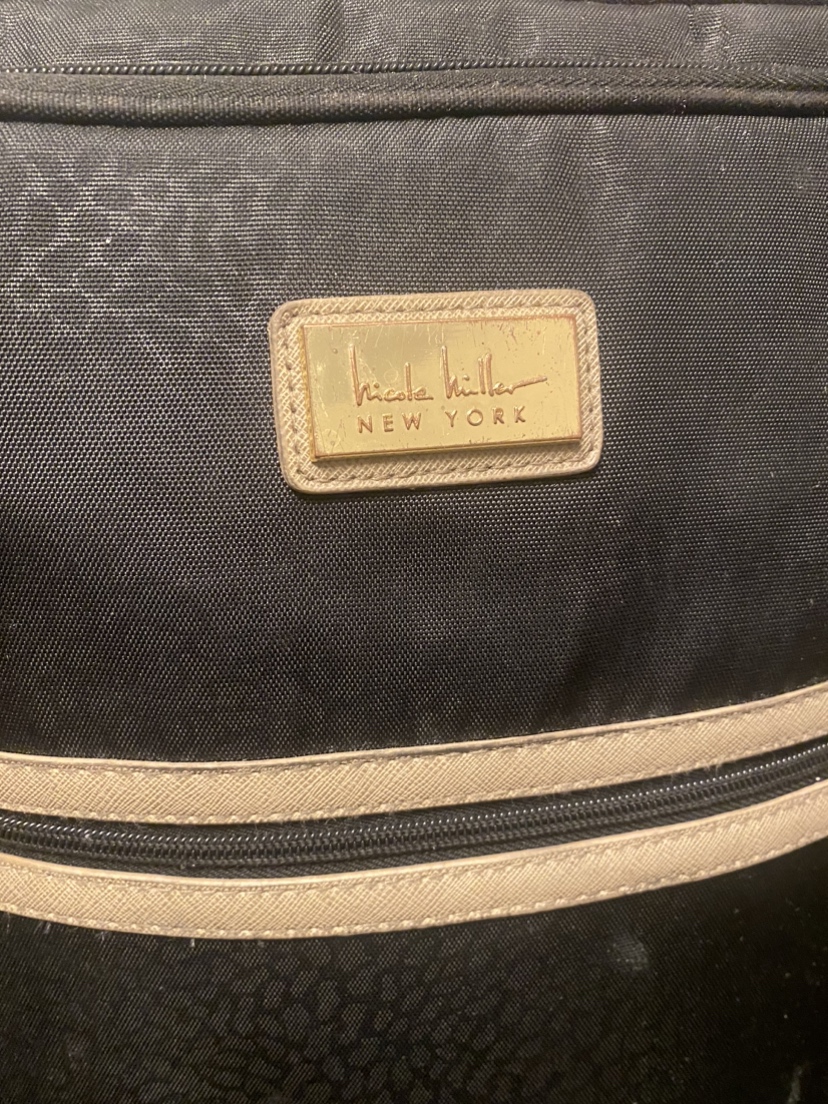 Medium size luggage (Nicole Miller New York) - photo 2