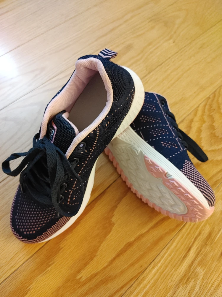 women sneaker image indicator(2)