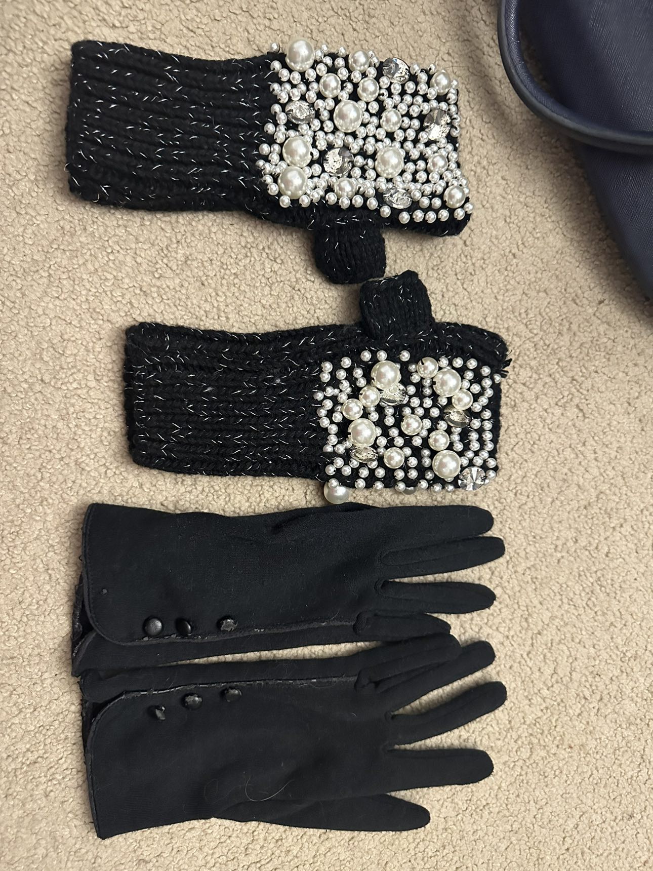 Black Gloves thumbnail