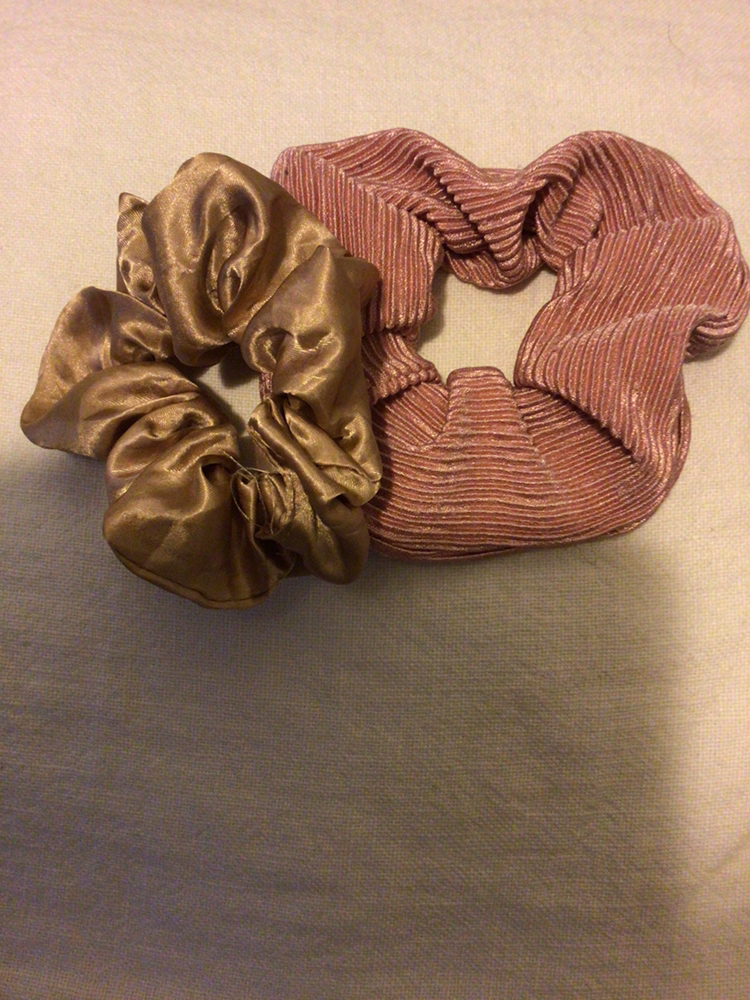 Hair scrunches thumbnail