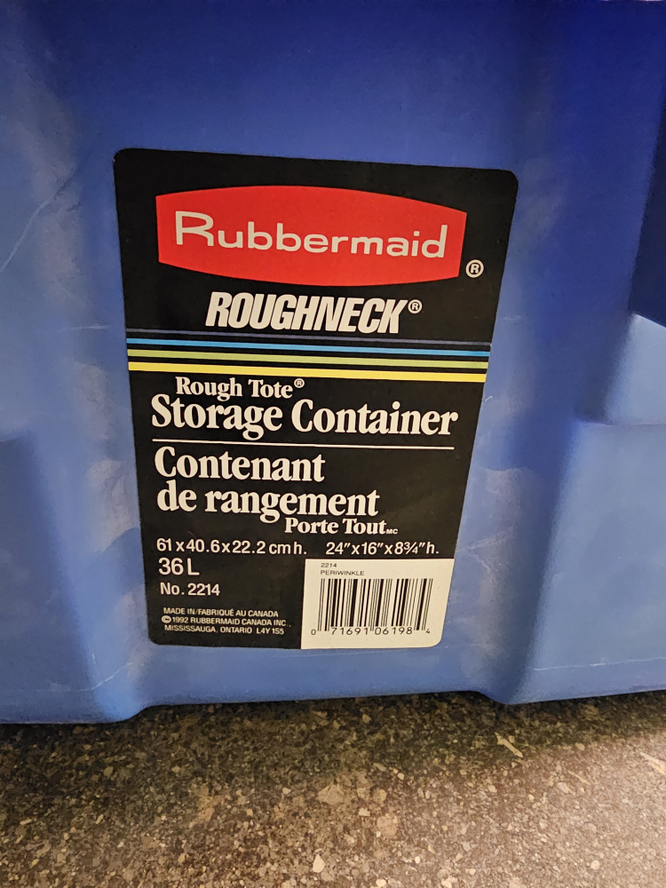 6 Rubbermaid Storage Bins - photo 2