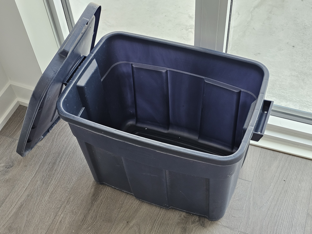 Rubbermaid Stackable Plastic Storage box with Lid thumbnail