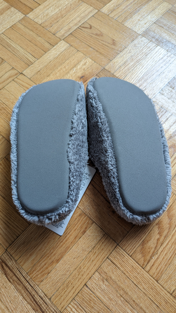 Fluffy Uniqlo Washable Room Shoes/Slippers image indicator(2)