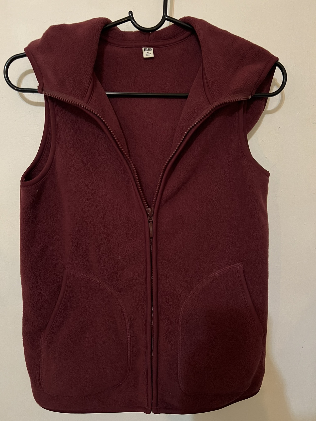Uniqlo vest fleece burgundy red wine color 🥕