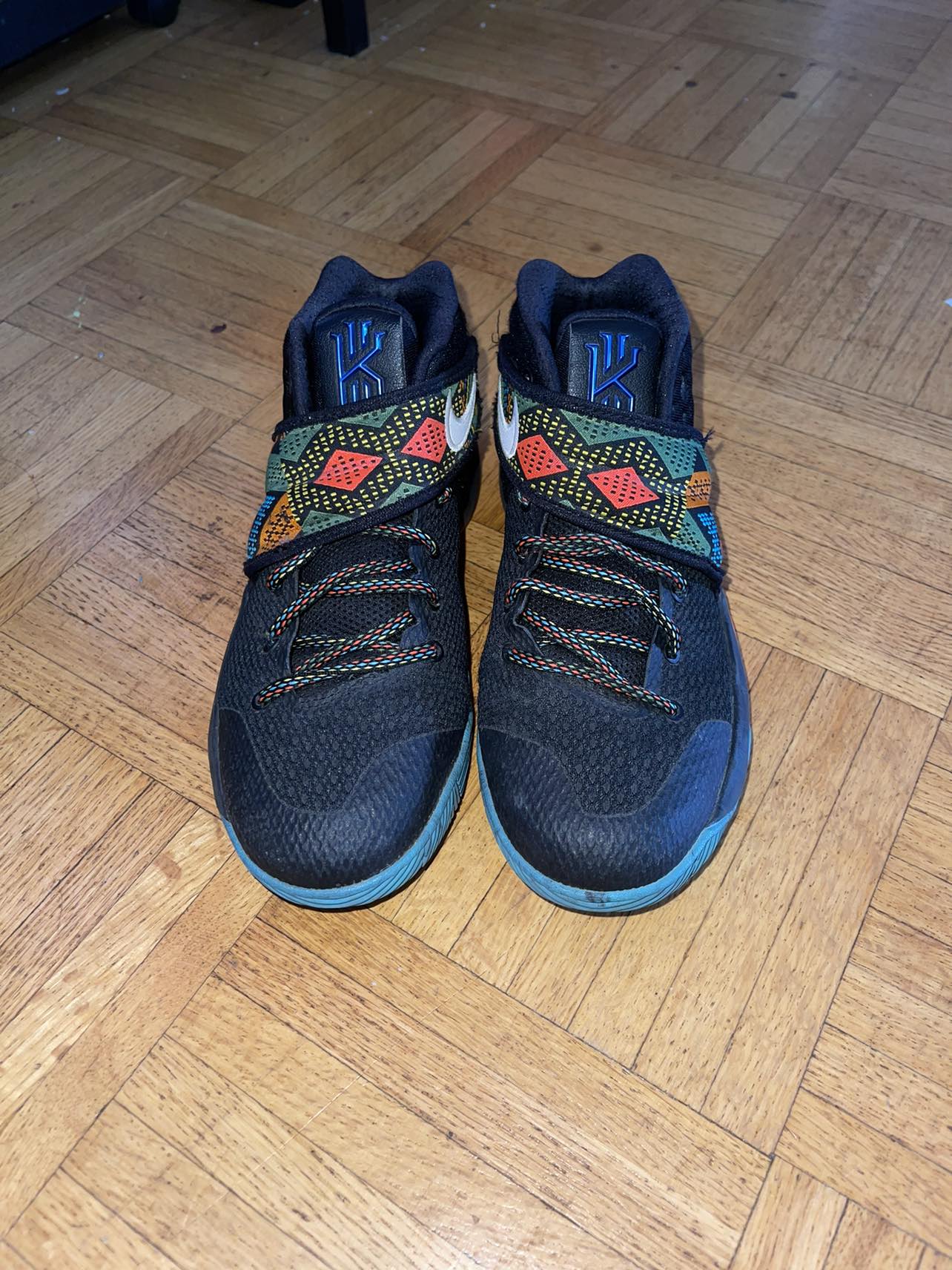 Kyrie shoes image indicator(2)