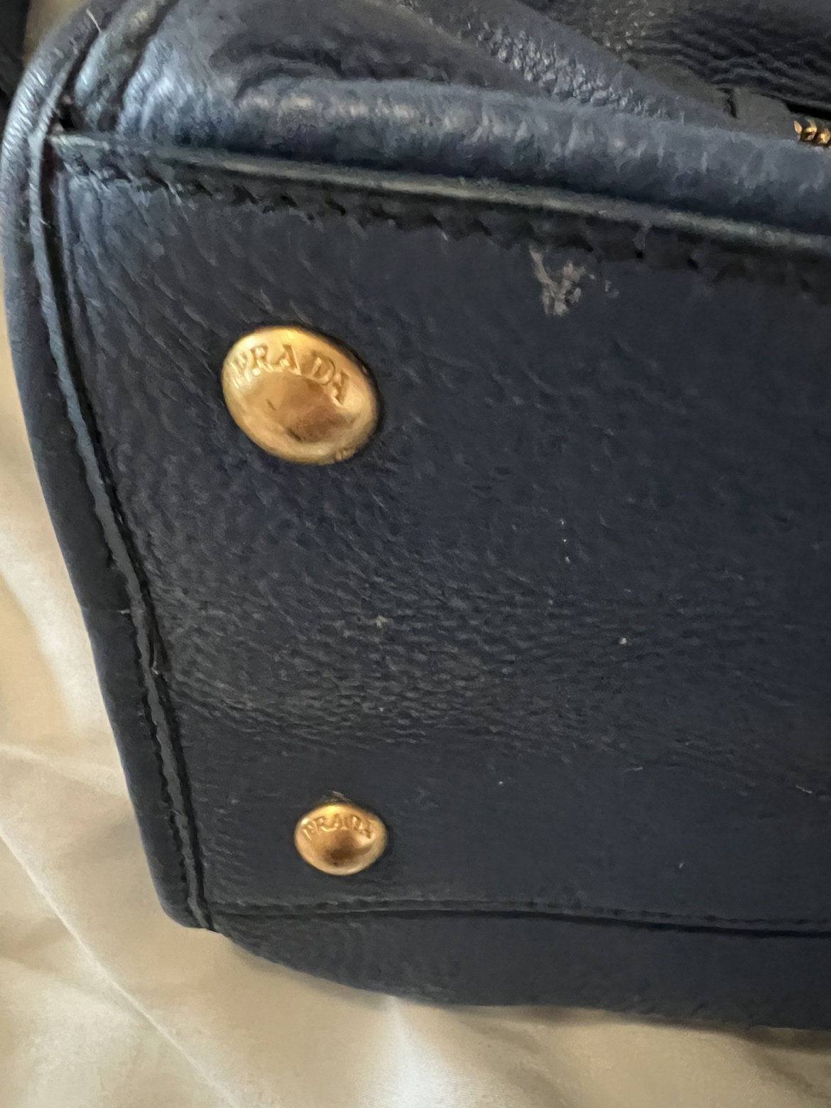 Prada bag image indicator(10)