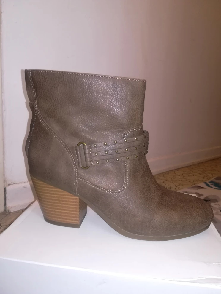 NEW no box Women's Aerosoles Brown/Stone Boots, size 9 image indicator(2)