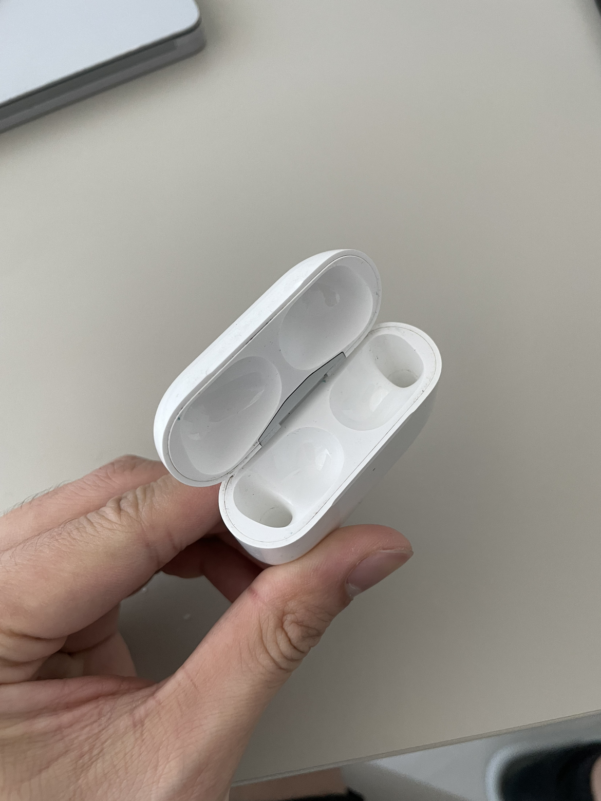 Airpods pro case only - photo 2