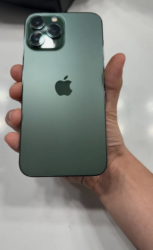 iPhone 13 Pro Max - 128 gig image indicator(2)