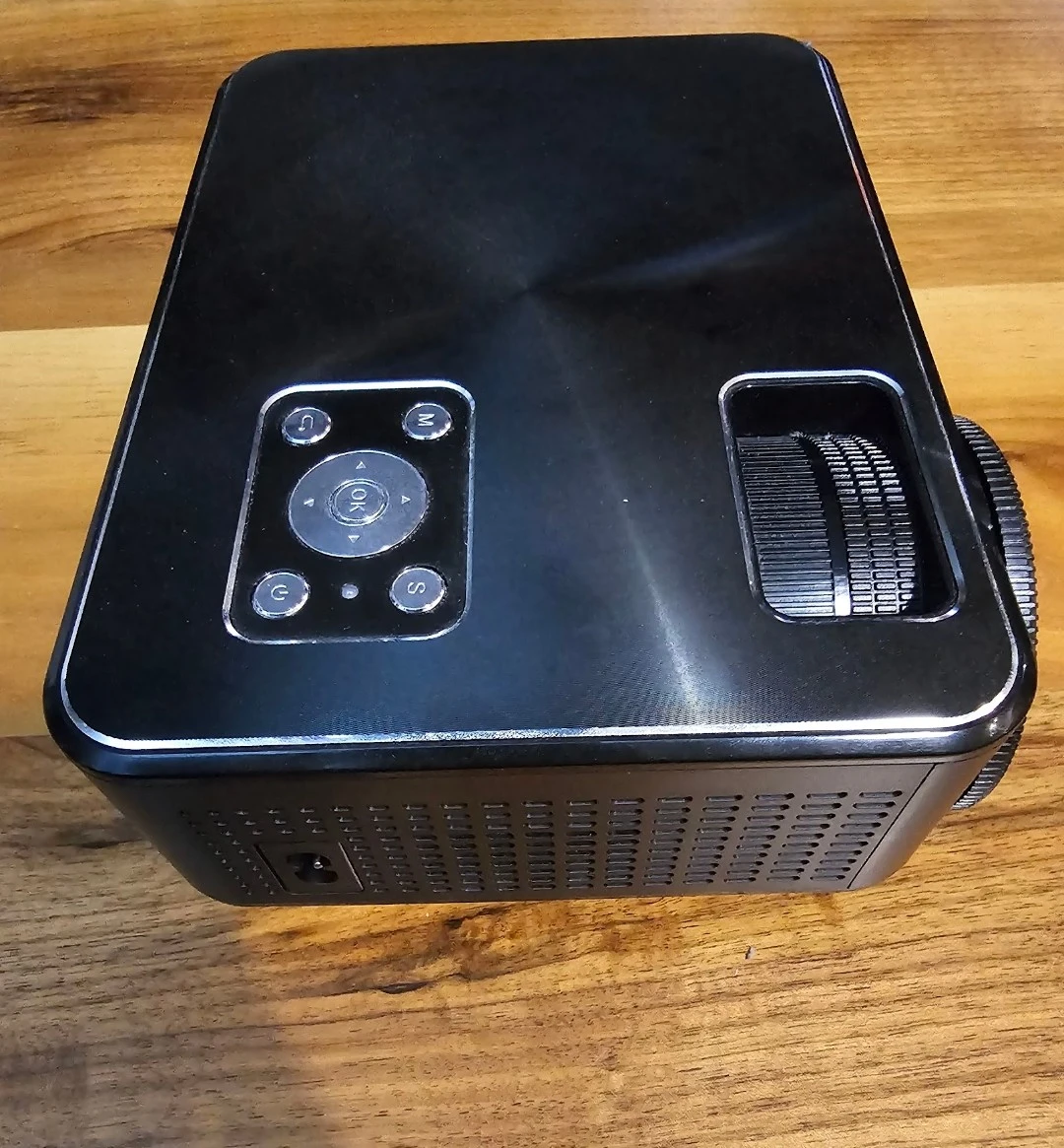 Yaber HD projector w/ Chrome Cast - photo 3