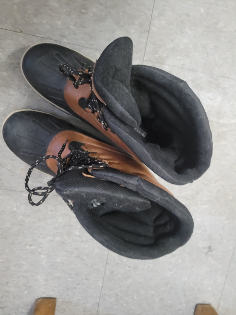Mountain Ware House Mens Size 11 Winter shoes