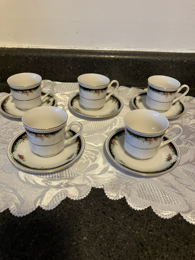 5 espresso coffee cups , 5 plates, S image indicator(5)