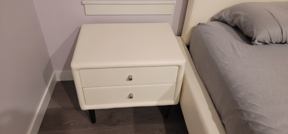 OFF WHITE / CREAM LEATHER QUEEN SIZE BED FRAME + 2 NIGHT STANDS - photo 5