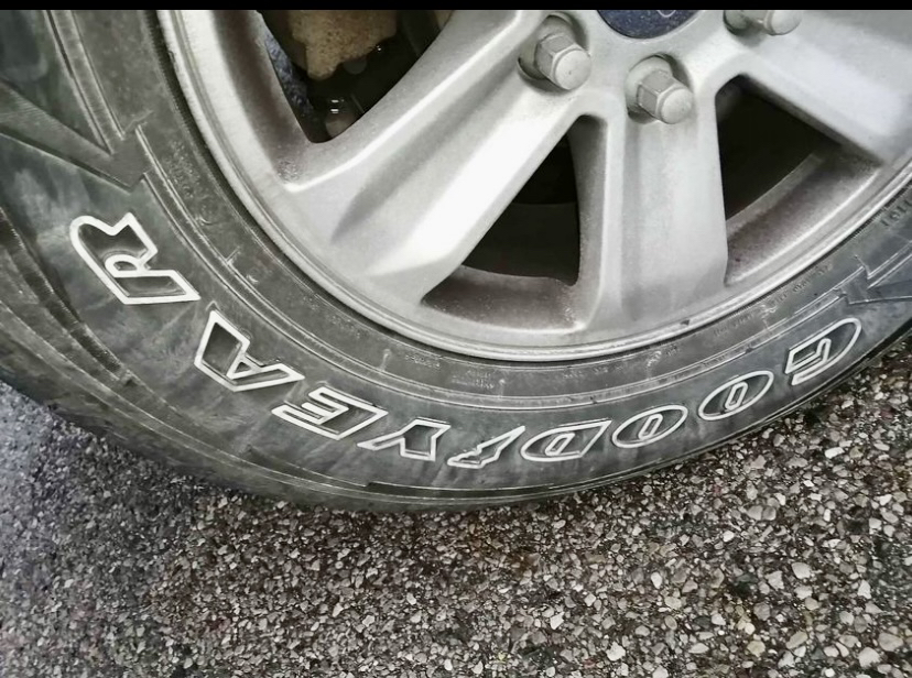 4 Goodyear tires and rims - photo 4