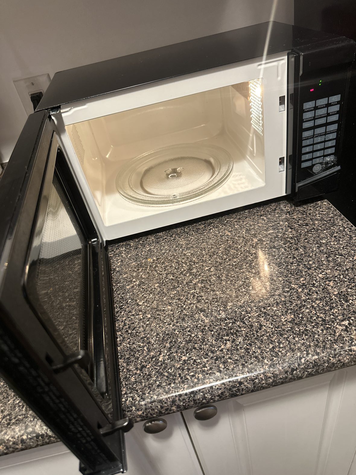 RCA Microwave - Black - photo 2
