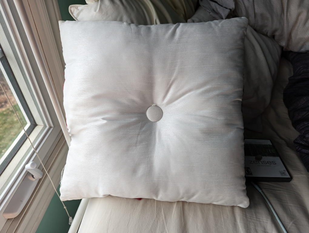 Soft throw pillow image indicator(3)