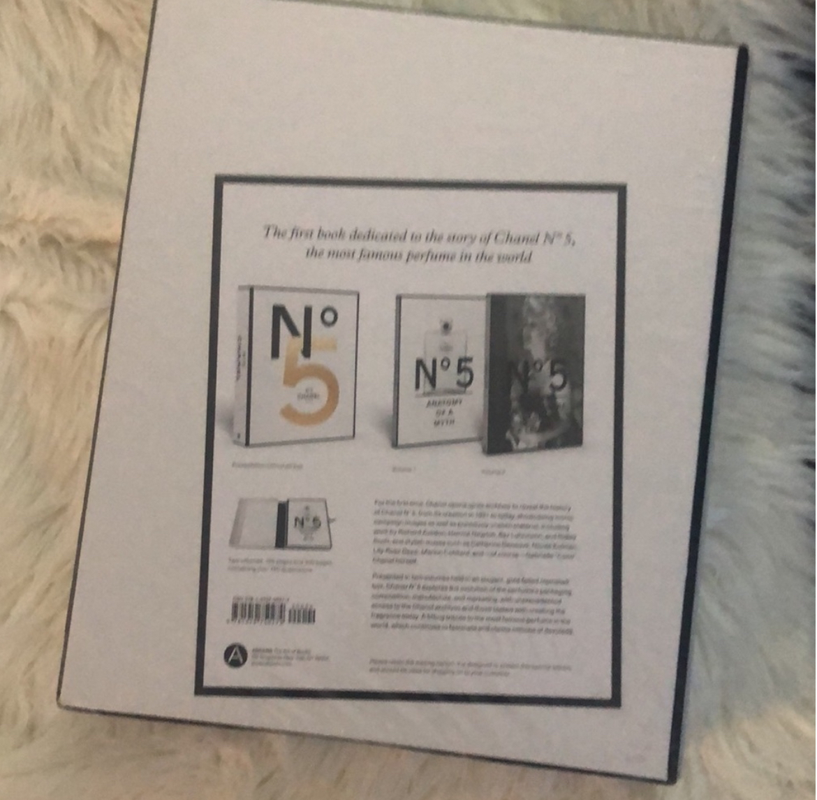 CHANEL No 5: Coffee Table Book image indicator(5)