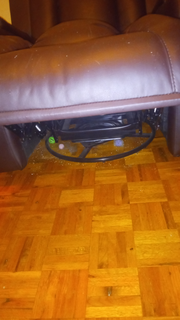 Massage/reclining chair with swivel base - photo 4