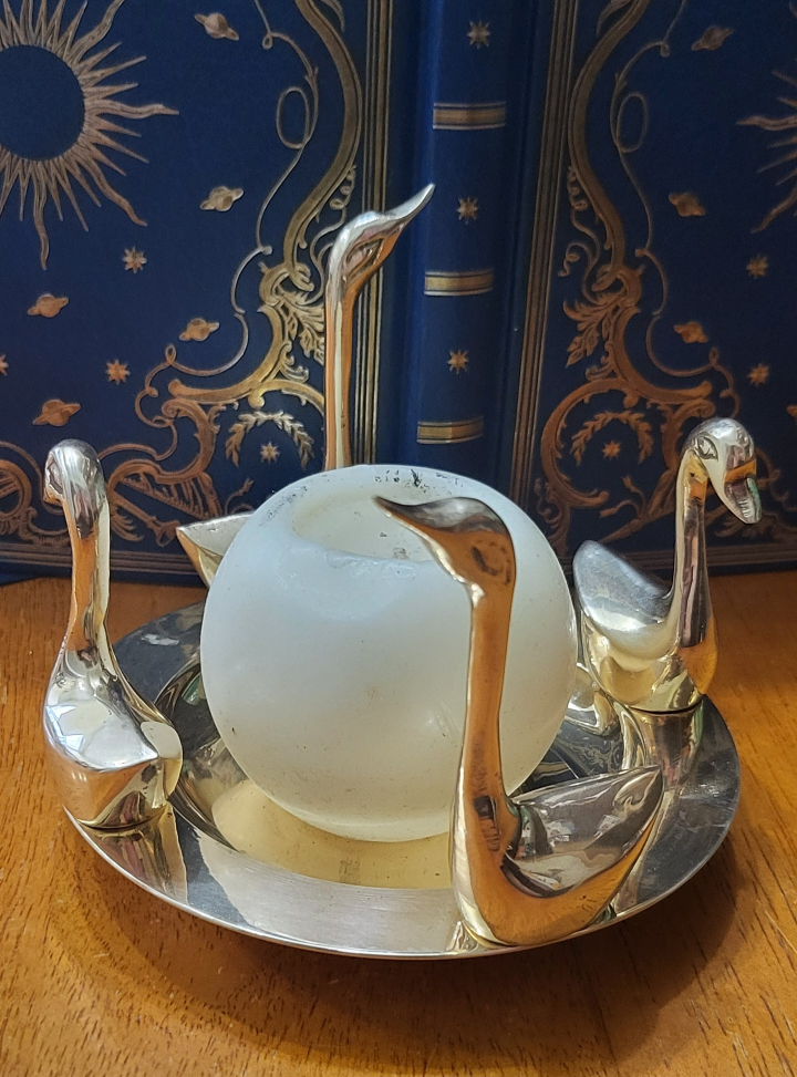 Brass swans candle holder, Made in India (candle not included) image indicator(3)