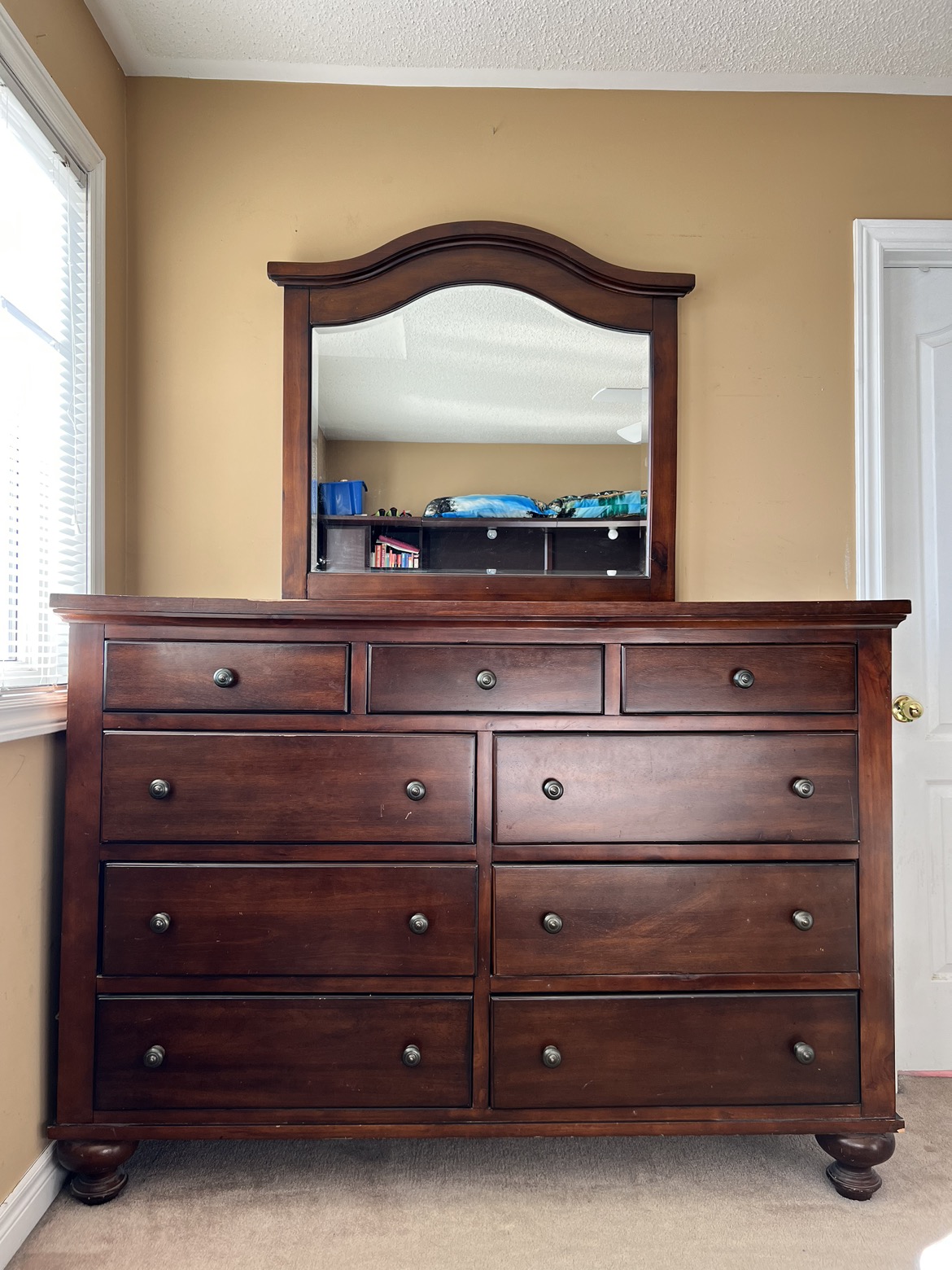 Chestnut Dresser with Mirror👔👗🧦 image indicator(4)