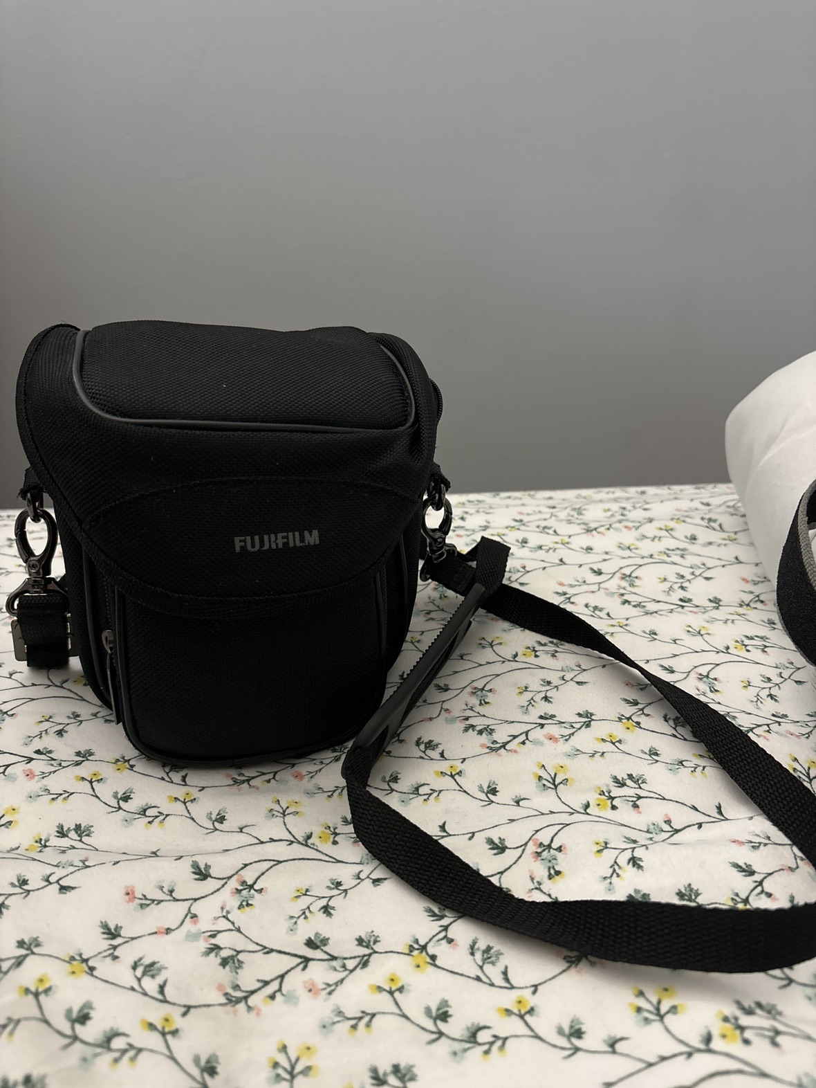 Fujifilm Finepix S8200 - photo 2