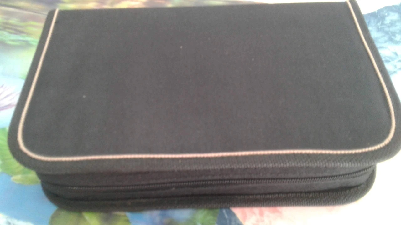 Texas Hold'Em Playing Cards and Chips image indicator(2)