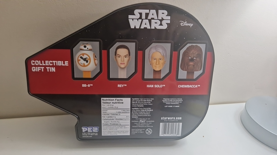 2017 STAR WARS DISNEY MILLENNIUM FALCON PEZ COLLECTOR GIFT SET - photo 2