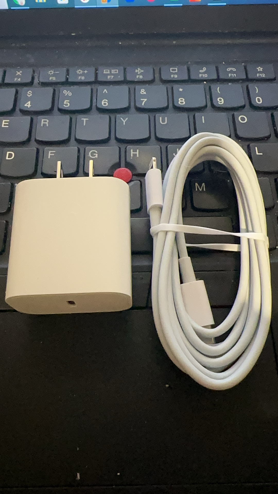20W mobile phone charger with cable（USB-C）to Thuderbolt thumbnail